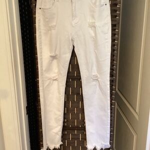 MID RISE RIPPED  STRETCH SKINNY JEANS